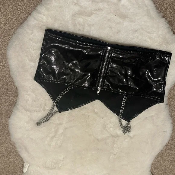 Shein wet look chain strap crop top L - Picture 4 of 6